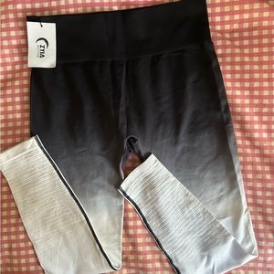 Zyia Ombre XL HI Rise Performance Black and White leggings. BNWT